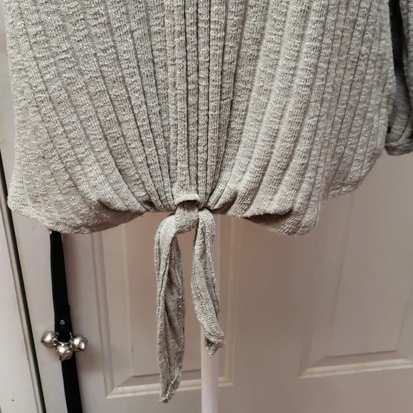 Maurices v neck top, size xl - Picture 2 of 8